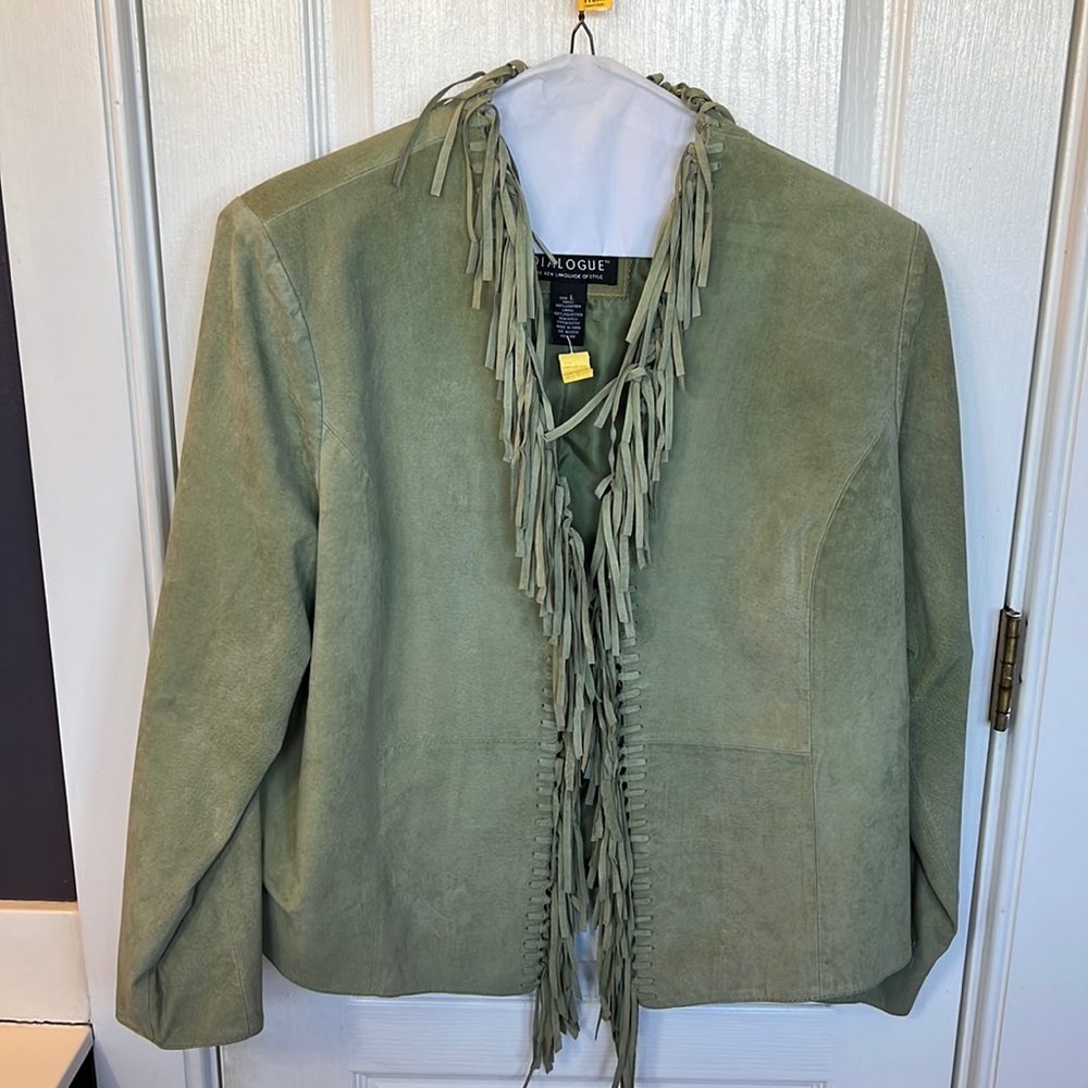 Size large woman’s spring leather jacket gently use previous dry cleaned.